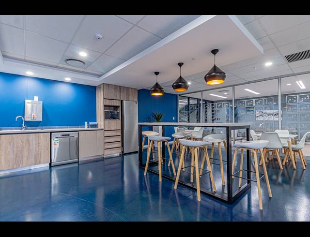 21M² SERVICED OFFICE TO LET IN VORNA VALLEY